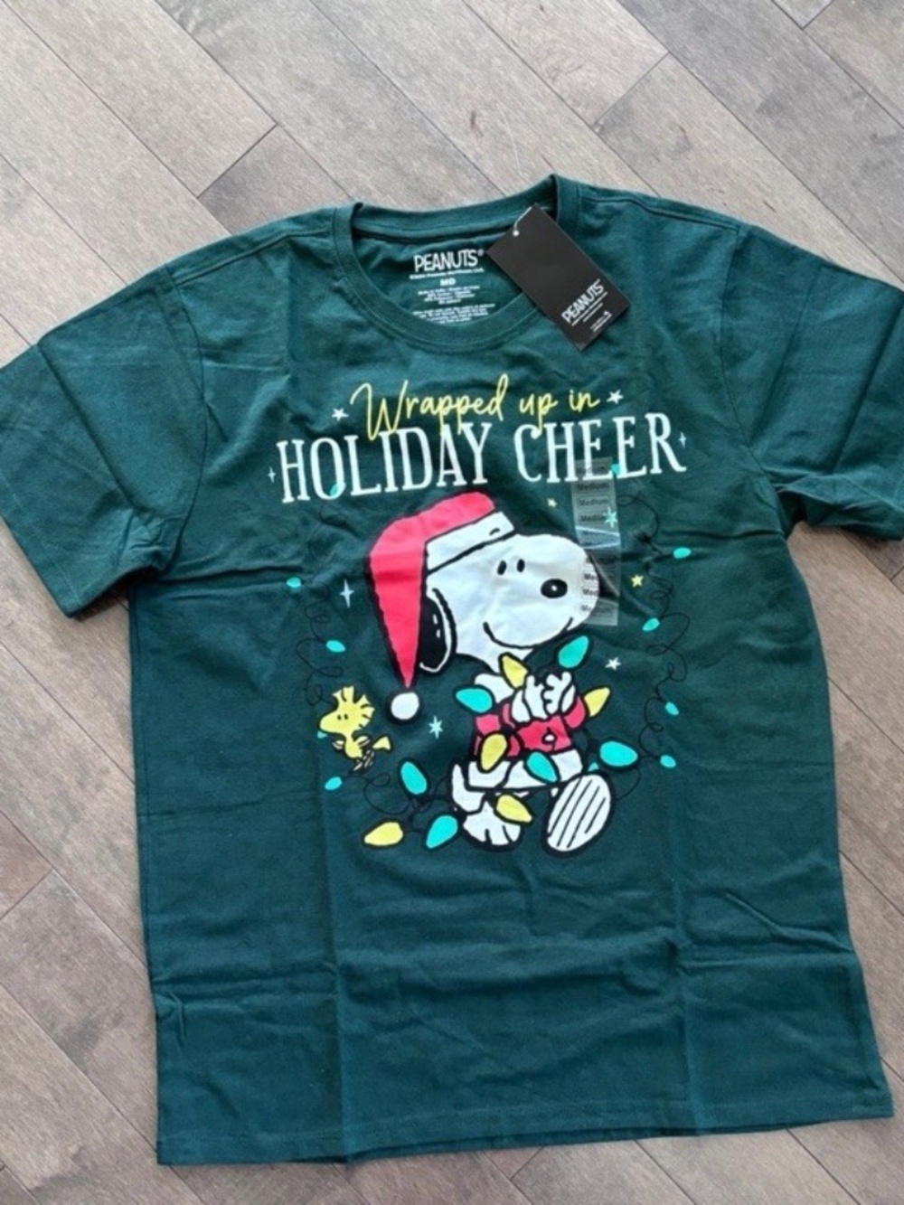Peanuts Snoopy Wrapped Up In Holiday Cheer Men's Size Medium Green T-Shirt NWT